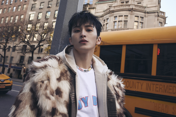 [공식] NCT 마크, 첫 솔로앨범 초동 54만 돌파 '하프 밀리언셀러' 기염
