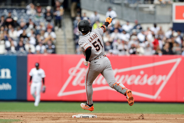 대충격! '이정후 MLB 125년 사상 최초기록 주인공!' 양키스전 2홈…