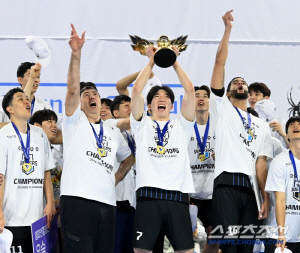 레오, 허수봉 건재한데 임성진까지? 현대캐피탈, 우승 기쁨은 잠시 '왕조 건설' 꿈꾼다