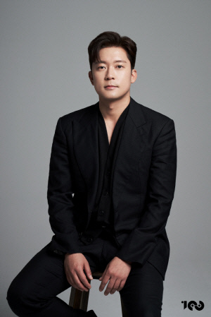 김대호, 몸값 150배 뛰었다더니...새 프로필로 예능 활약 예고