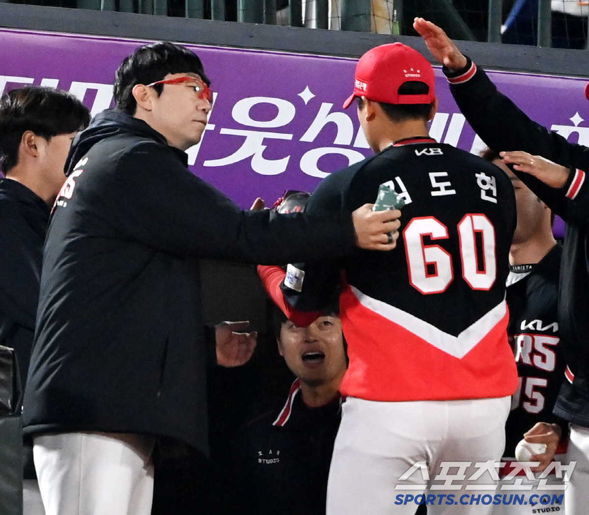 3경기 ERA 1.56인데 '0승'이라니…달라진 매직커브 → 9㎞ 빨라진…