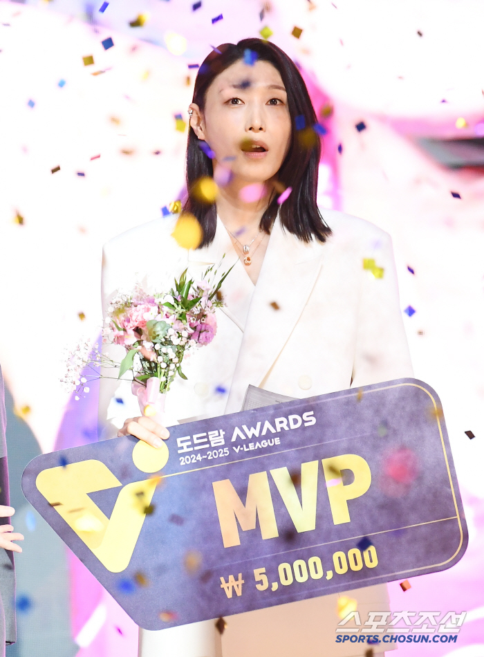 '은퇴' 김연경, 흥국생명 어드바이저 맡는다 "트라이아웃도 가요"[현장 일문일답]