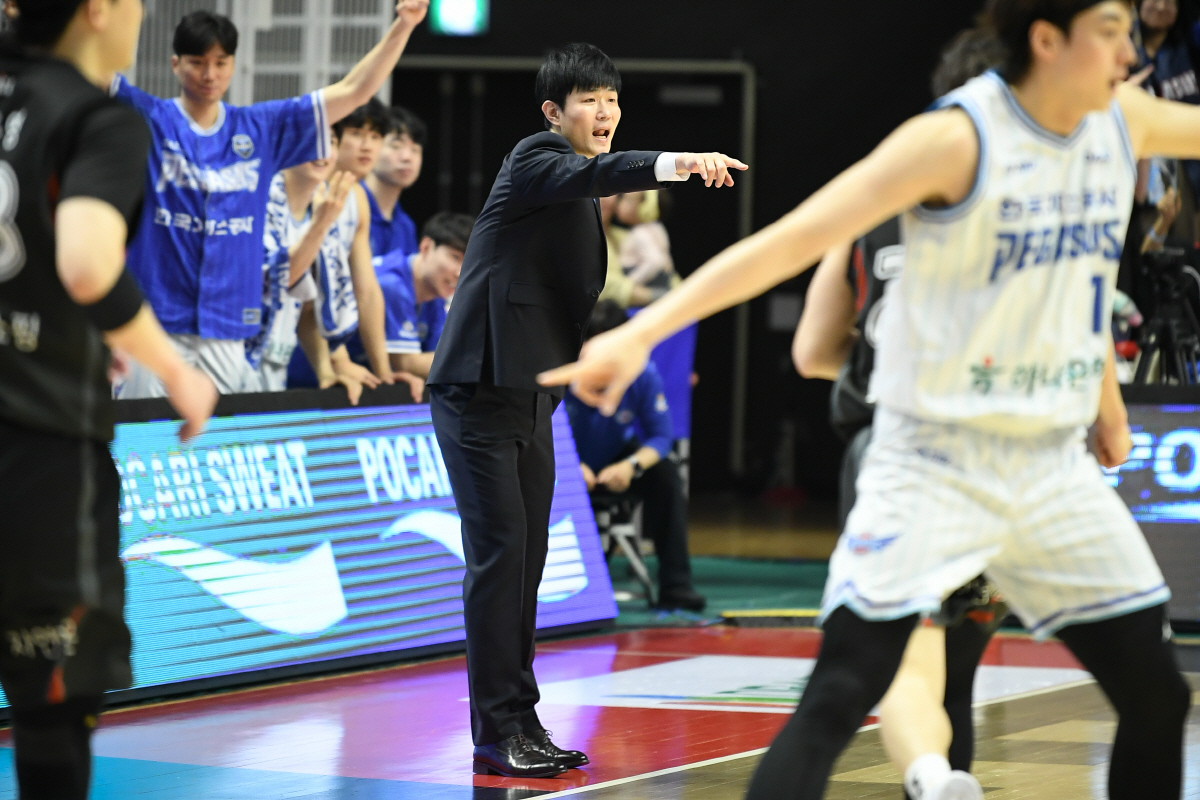 [현장인터뷰] 강혁 한국가스공사 감독, '패했지만 선수들에게 박수를 보낸…