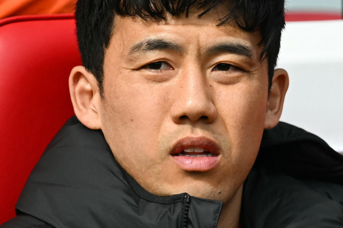 일본 축구 눈물 펑펑...'국대 주장', 리버풀서 버려졌다 '방출 1순위 등극'