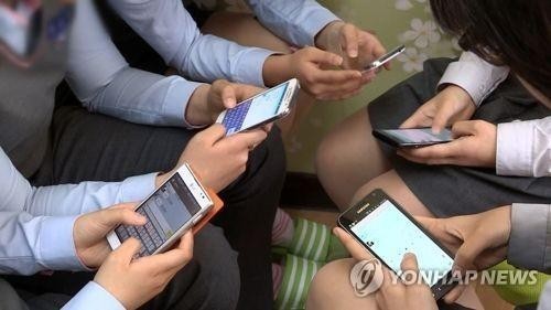 디지털 치매?…"디지털기기 사용, 노년기 인지 저하 위험 낮춰"