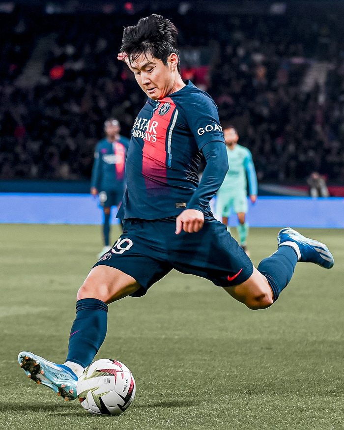 [속보]'이강인, 파리 생제르망과 결별' 확정적…佛매체 보도→맨유가 안 …
