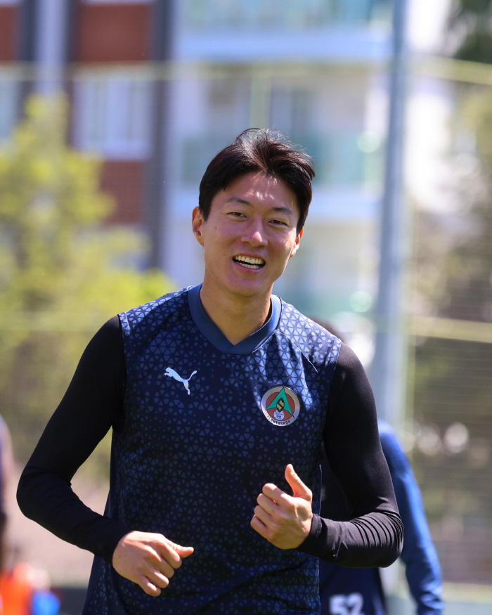 '또또또 강등이다' 꼬여버린 황의조의 커리어, 개인통산 3번째 강등 '임…