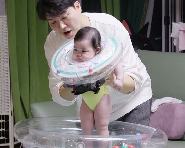 박수홍 딸 재이, 생애 첫 수영복 자태..오동통한 '인간 비타민' ('슈…