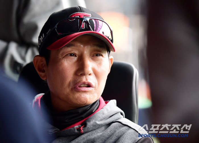 '경기 당일 갑자기 2군행이라니...' 임시 마무리였던 FA 베테랑에 무…