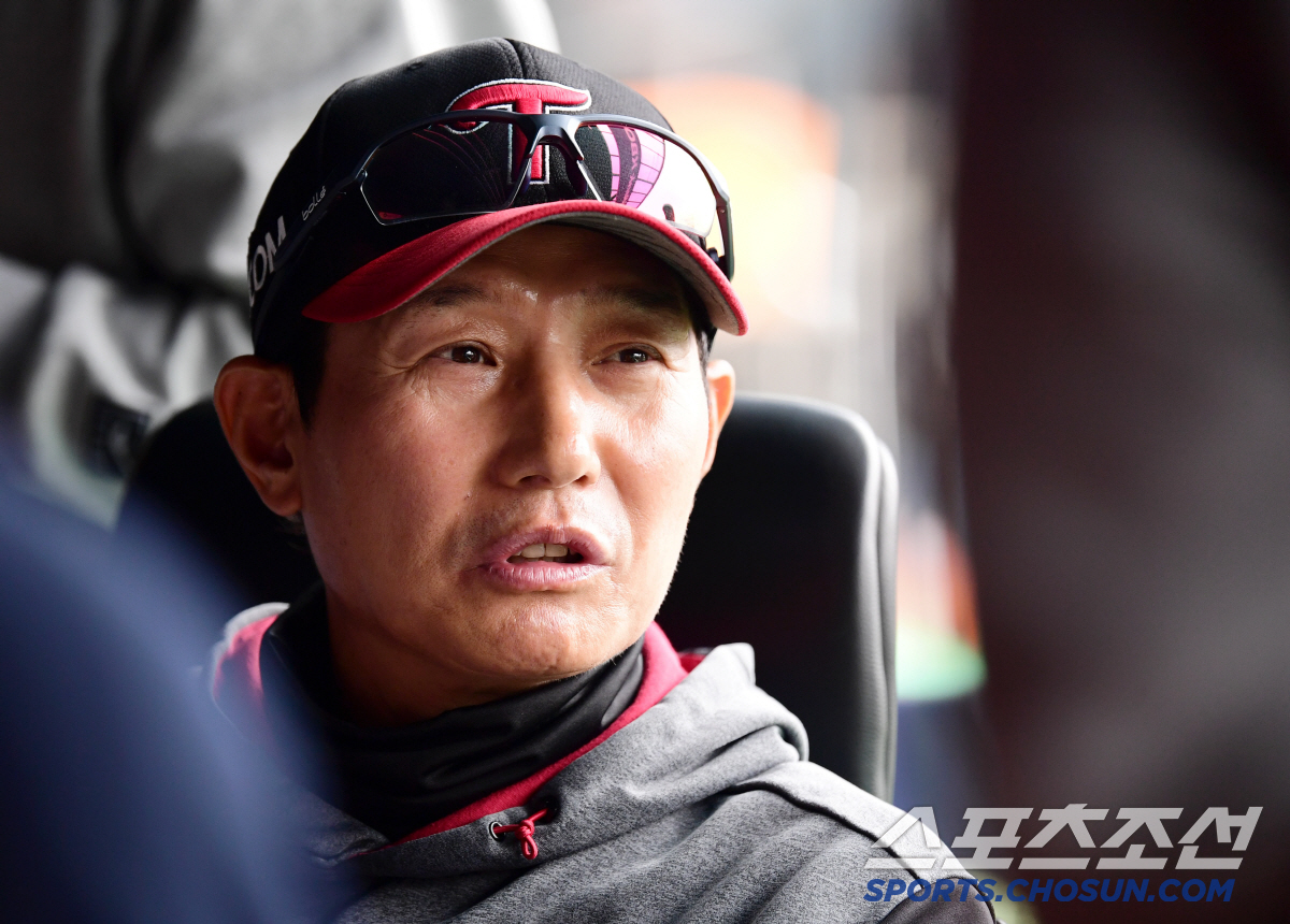 '경기 당일 갑자기 2군행이라니...' 임시 마무리였던 FA 베테랑에 무…