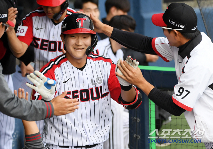 '경기 당일 갑자기 2군행이라니...' 임시 마무리였던 FA 베테랑에 무…