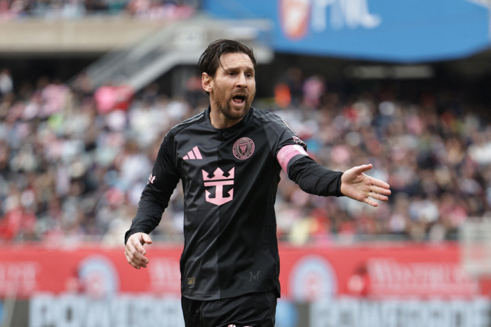 축구의 신 메시, 월드컵 또 뛴다...절친 수아레즈피셜→21세기 최초 2…