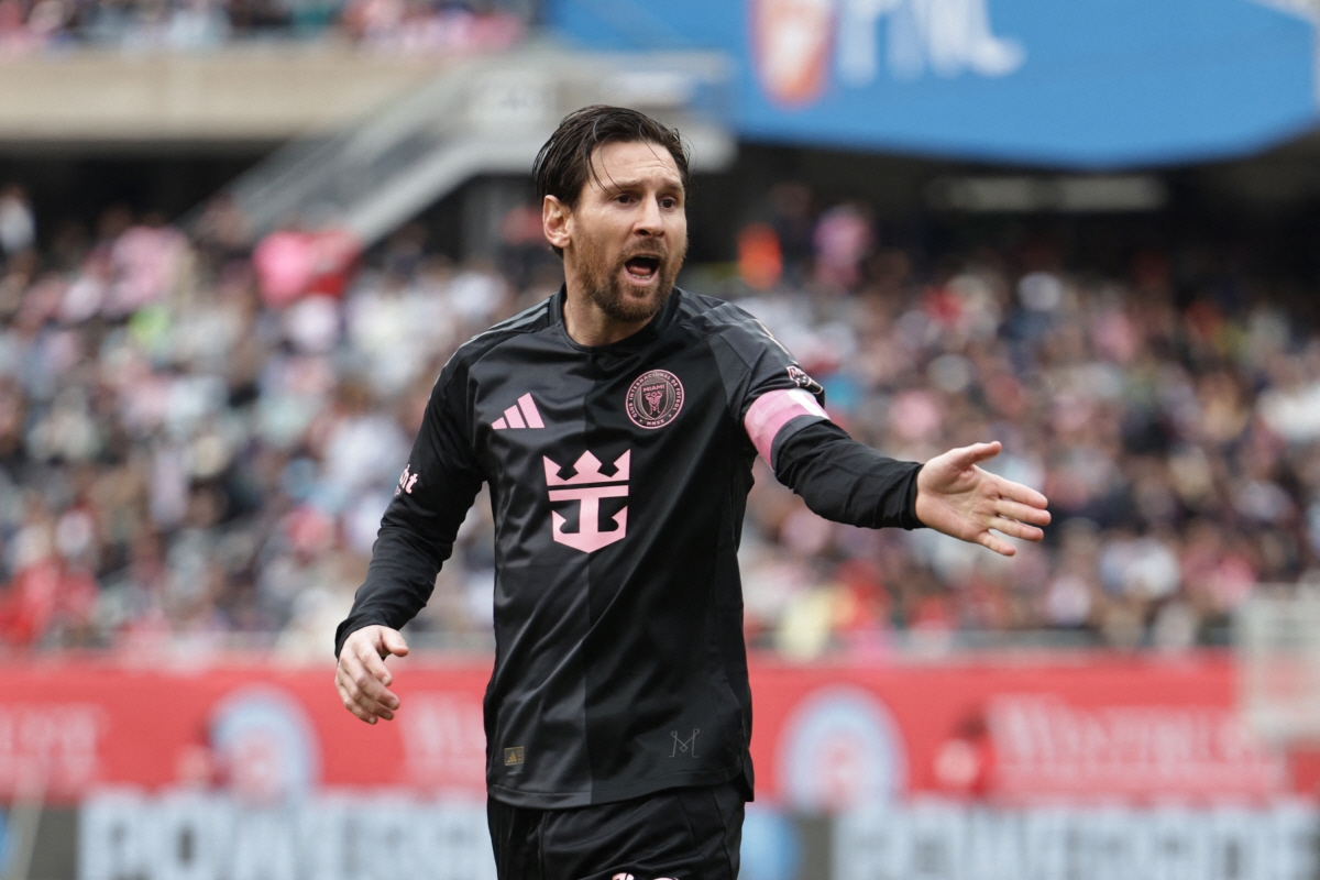 축구의 신 메시, 월드컵 또 뛴다...절친 수아레즈피셜→21세기 최초 2…