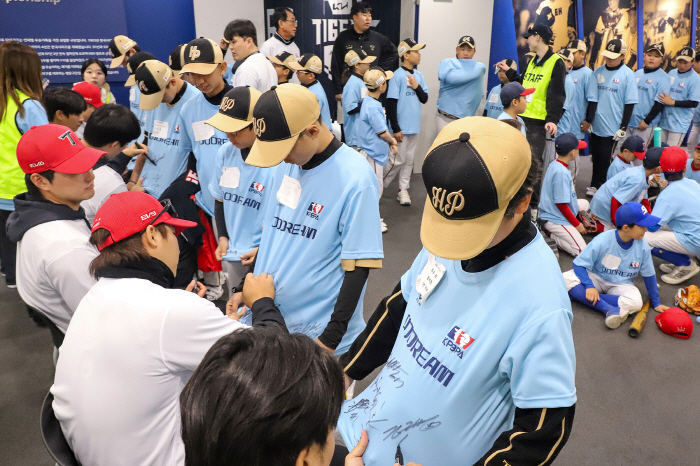 비가 와서 실내로…그런데 오히려 좋았다? "선배로서 긍정적 자극이 됐다면…