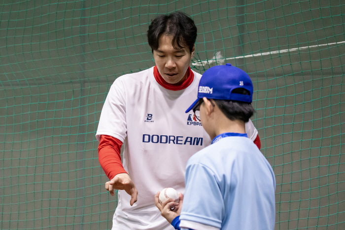 비가 와서 실내로…그런데 오히려 좋았다? "선배로서 긍정적 자극이 됐다면…