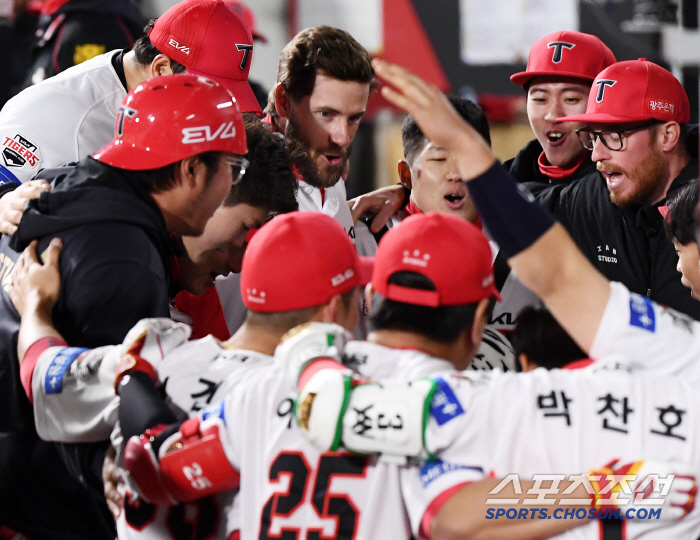 '1홈런 1타점? 저 연봉 4억 타자에요' 최원준 벼락포, 악재 가득 K…
