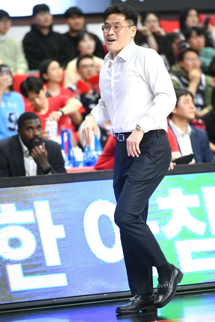 [현장인터뷰] 현대모비스 조동현 감독 "선수들 의지와 열정에 박수, 100점 주고 싶은 경기"