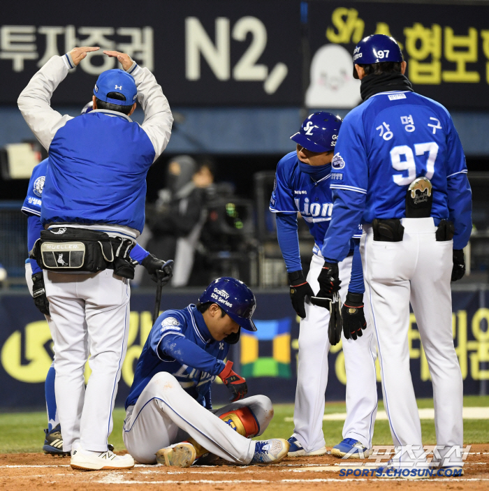 '경련도 참고 뛰었다' 팔꿈치 강타 당한 뒤 놀라운 호수비 펼친 이재현,…