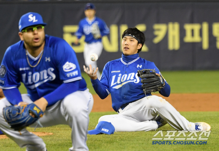 '경련도 참고 뛰었다' 팔꿈치 강타 당한 뒤 놀라운 호수비 펼친 이재현,…