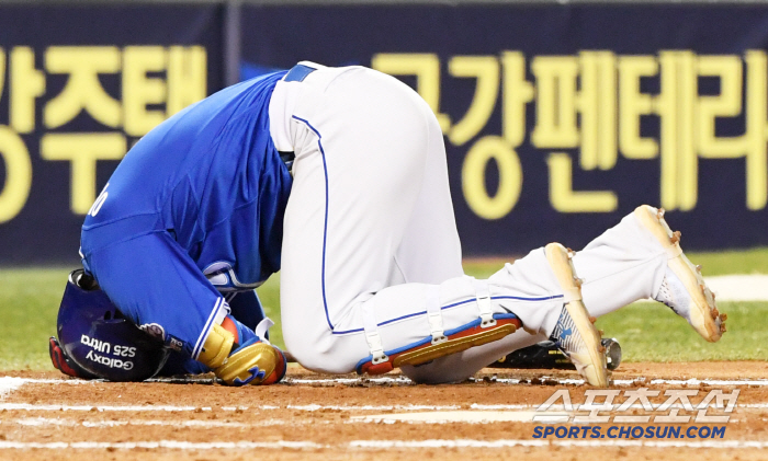 '경련도 참고 뛰었다' 팔꿈치 강타 당한 뒤 놀라운 호수비 펼친 이재현,…