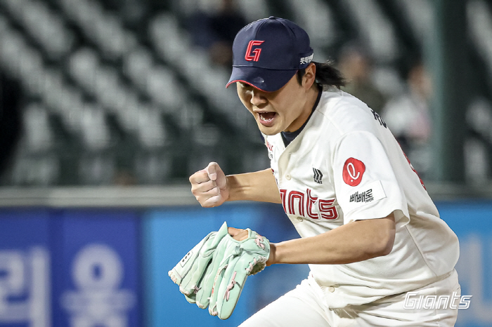39세 캡틴이 웃었다! "늦었지만 간절함 통했다" 시즌 첫 홈런 → 결정…