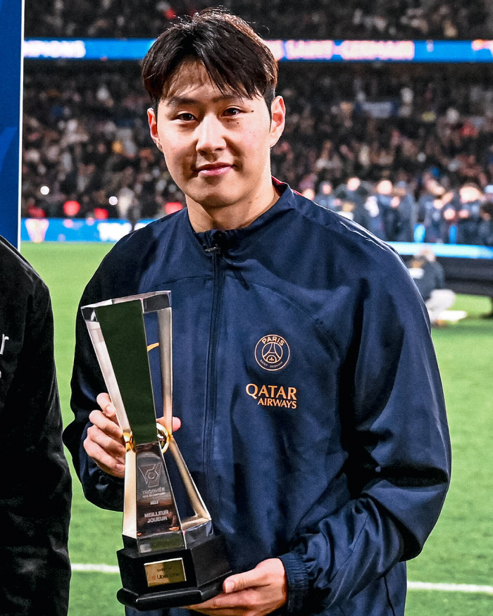 '대한민국 최고 재능' 이강인 초비상? "PSG에서 완전히 실종"→오히려…