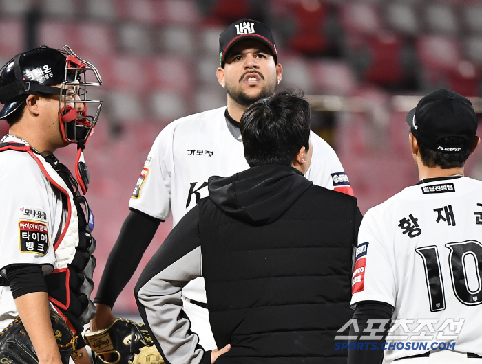 정든 친정 선수들과 팬들을, 적으로 만난다...약일까, 독일까 "표적 등…