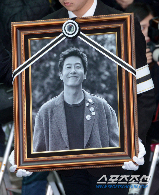 '故김주혁 아버지' 故김무생, 사망 20주기..오래 기억될 배우 부자