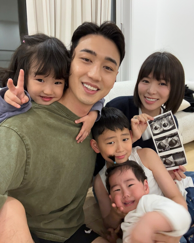 [SCin스타] 하준맘, 다섯째 임신 “기적 또 왔다…10월 말 출산 예…