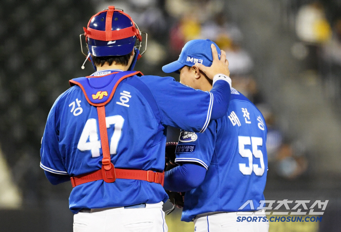 153km가 담장 때리는 2루타→낮은 직구도 2루타→볼넷→볼넷. 승승장구 배찬승의 첫 시련. 이제부터 진짜 멘털 싸움이다[잠실 현장]