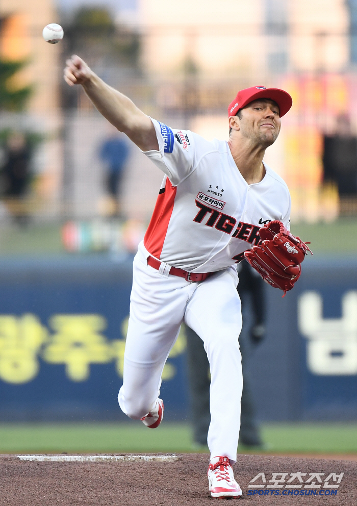 '이건 사기 수준' 알고도 못 치는 스위퍼와 투심, ERA 0.29 실화…