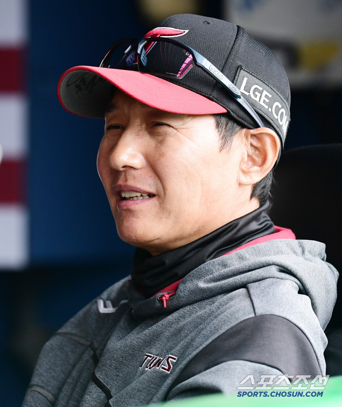 '1강 8중 1약'인가? 2,3,4위의 영봉패 수모, 자고나면 바뀌는 혼돈의 순위표, LG만 미소 "우승하던 해랑 비슷"