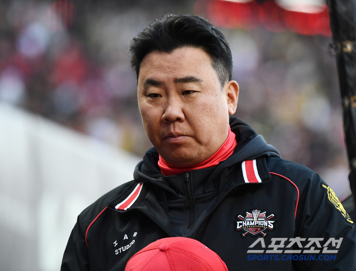 '1강 8중 1약'인가? 2,3,4위의 영봉패 수모, 자고나면 바뀌는 혼…