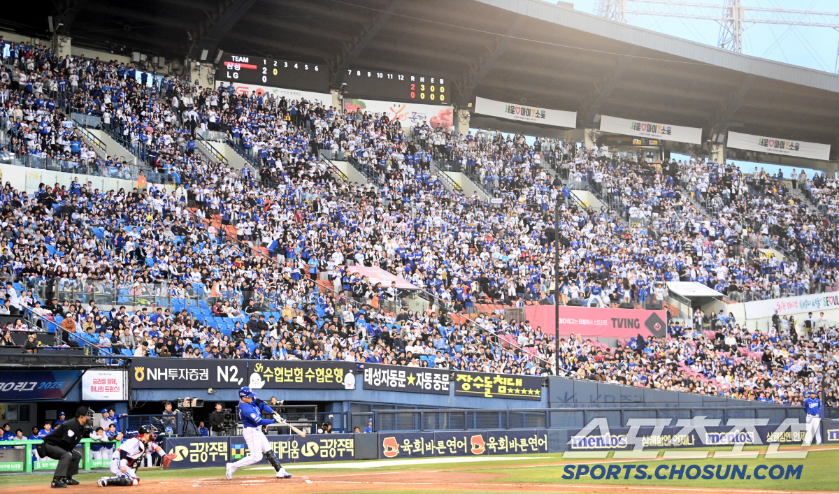 12번중 11번 매진이라니... 삼성-LG전 이틀 연속 평일 매진. LG…