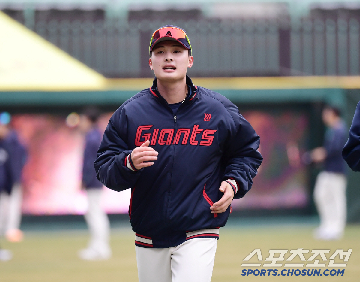 '7경기 3홈런+타율 5할' 윤동희, 퓨처스 폭격 → 1군 컴백은 글쎄?…