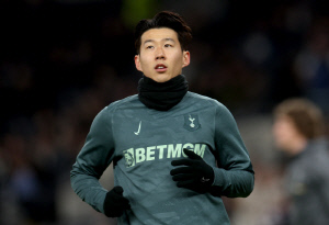[속보] '토트넘 초비상' 손흥민 발 부상 심각, 독일 원정 미동행→UEL 결장...포스테코글루 