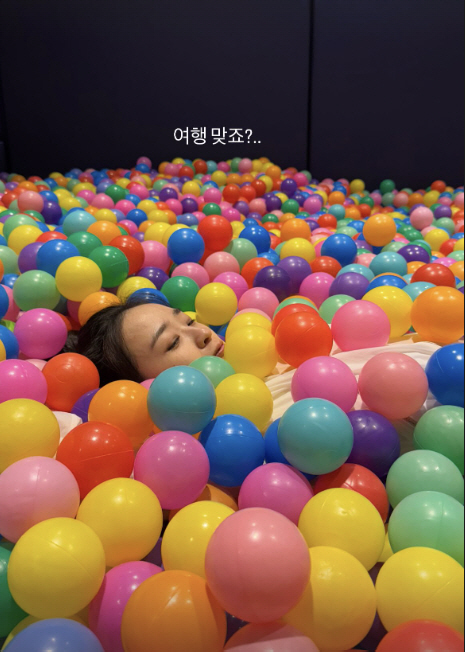 [SCin스타] '금융맨♥' 손연재, 체조퀸도 지치네.."여행 맞아?" …