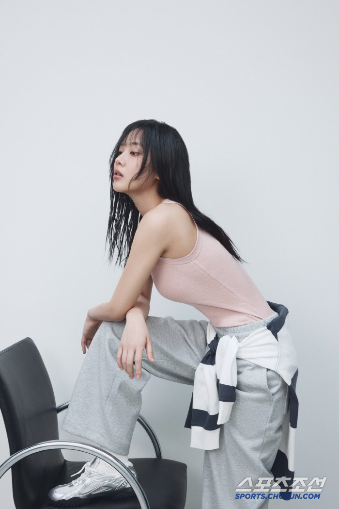 유니클로, '브라와 탑을 하나로, 그 이상의 브라탑' 슬로건 아래 25SS 브라탑 라인업 선보여... 단독으로 스타일링 가능한 '립브라탑'