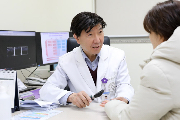 아이 피부 딱딱해지고 손끝 색 변한다면…희귀 자가면역 질환 의심