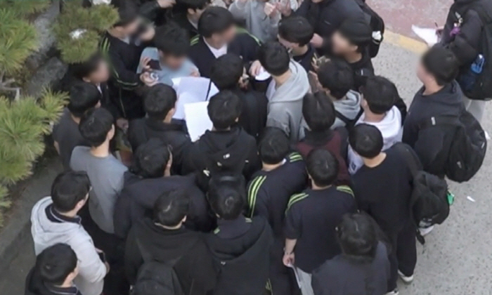 "이런 기분 처음이야" 코쿤, 예상치 못한 환대에 '함박웃음..여기가 어…