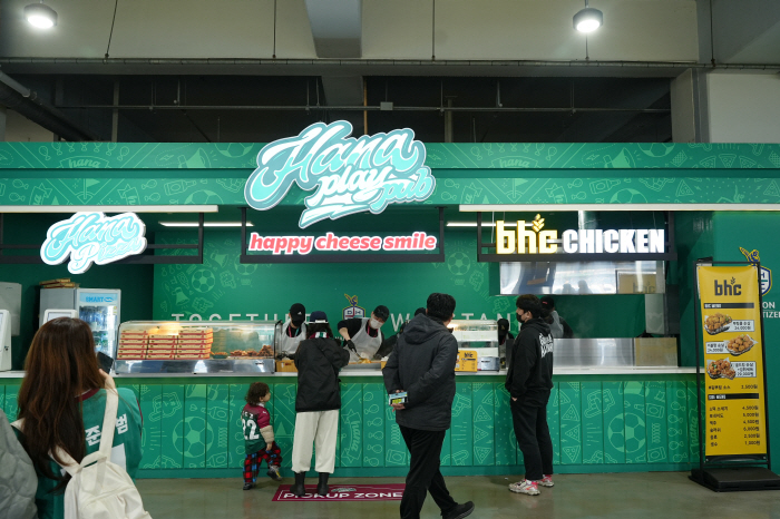 "배달 시키신 분~" K리그 축구장의 진화, 경기 관람→'맛'도 즐기는 …