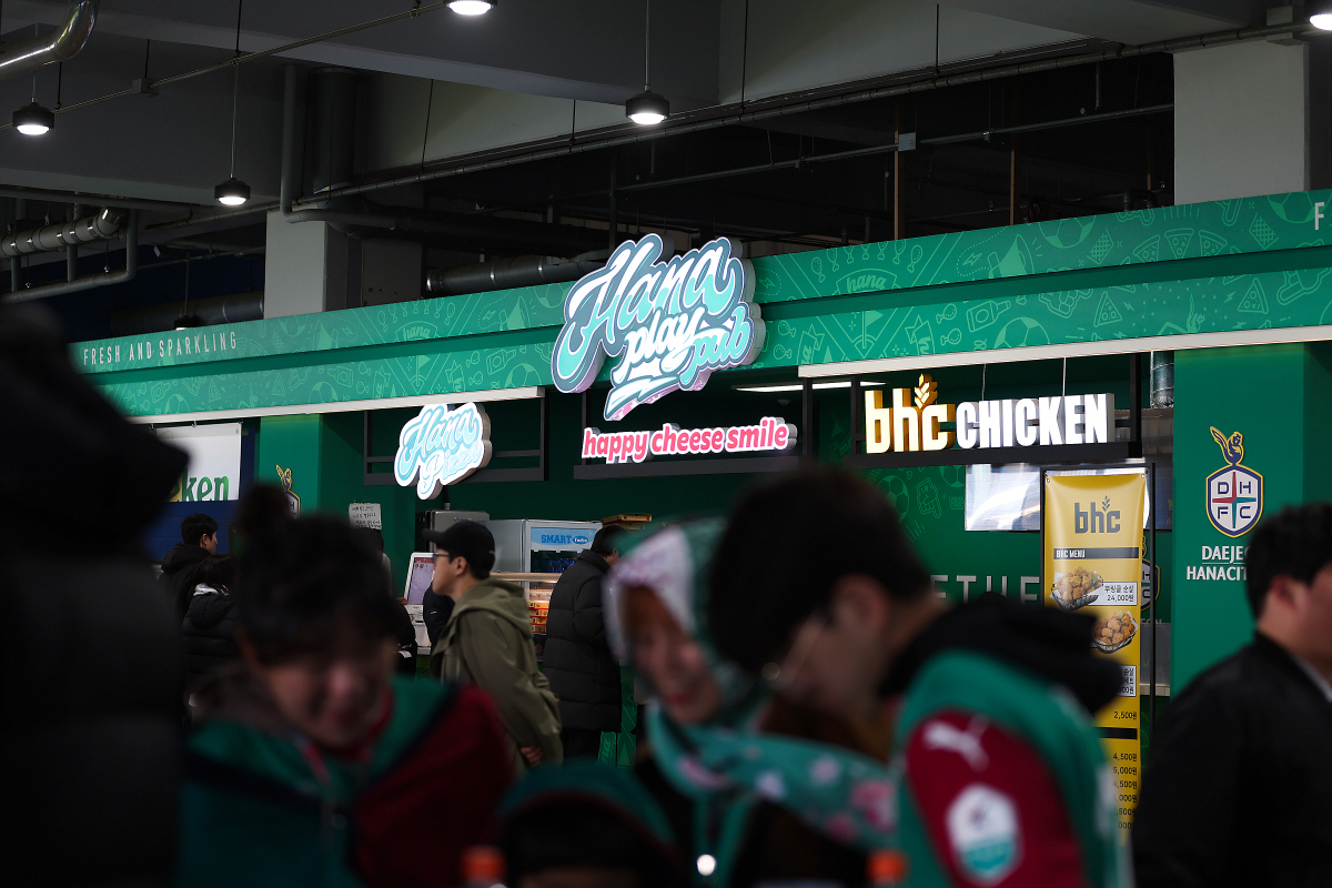 "배달 시키신 분~" K리그 축구장의 진화, 경기 관람→'맛'도 즐기는 …
