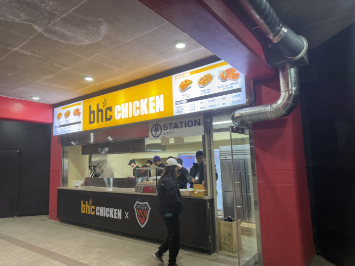 "배달 시키신 분~" K리그 축구장의 진화, 경기 관람→'맛'도 즐기는 …