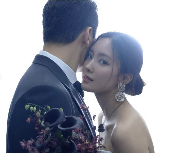 효민, '♥서울대 전무' 남편이 찍은 신혼 비치룩..완벽 몸매