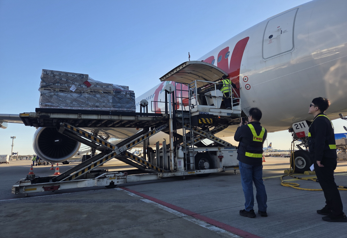 티웨이항공, 항공 안전 점검 강화…장거리 유럽 노선 여객·화물 운송 현장…