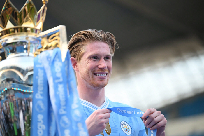 'EPL 최강' 더 브라위너가 한국 국대랑 같은 팀? 이게 된다고?...…