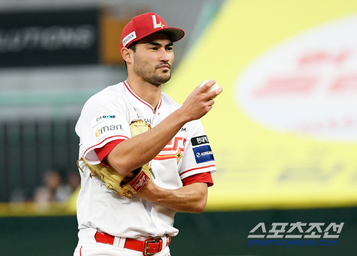 '감독 싱글벙글' 한국계 3세 데뷔전 어땠나, 155km 직구 8K → 변화구 과제[인천 리포트]