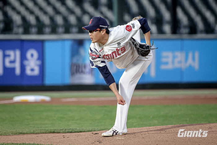 박세웅 12K+시즌 4승 '인생투' → 롯데표 발야구 대폭발…키움시리즈 …