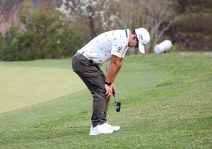 김홍택, KPGA 개막전 2라운드 허리 통증으로 기권