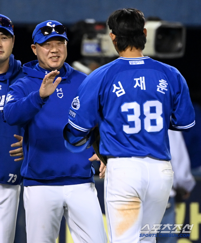 '깨끗했던 유니폼이 흙니폼 됐네' 첫판부터 미친 활약, 슈퍼 루키가 흐뭇…